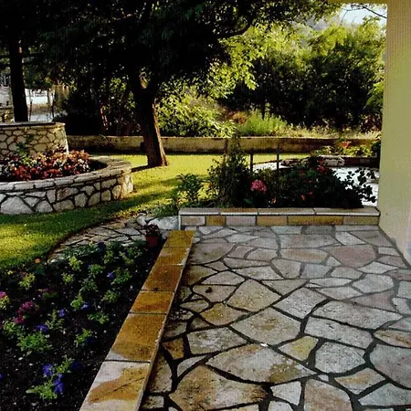Guest house The Garden's Vlikhon