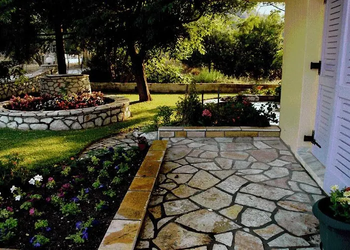 Guest house The Garden's Vlikhon